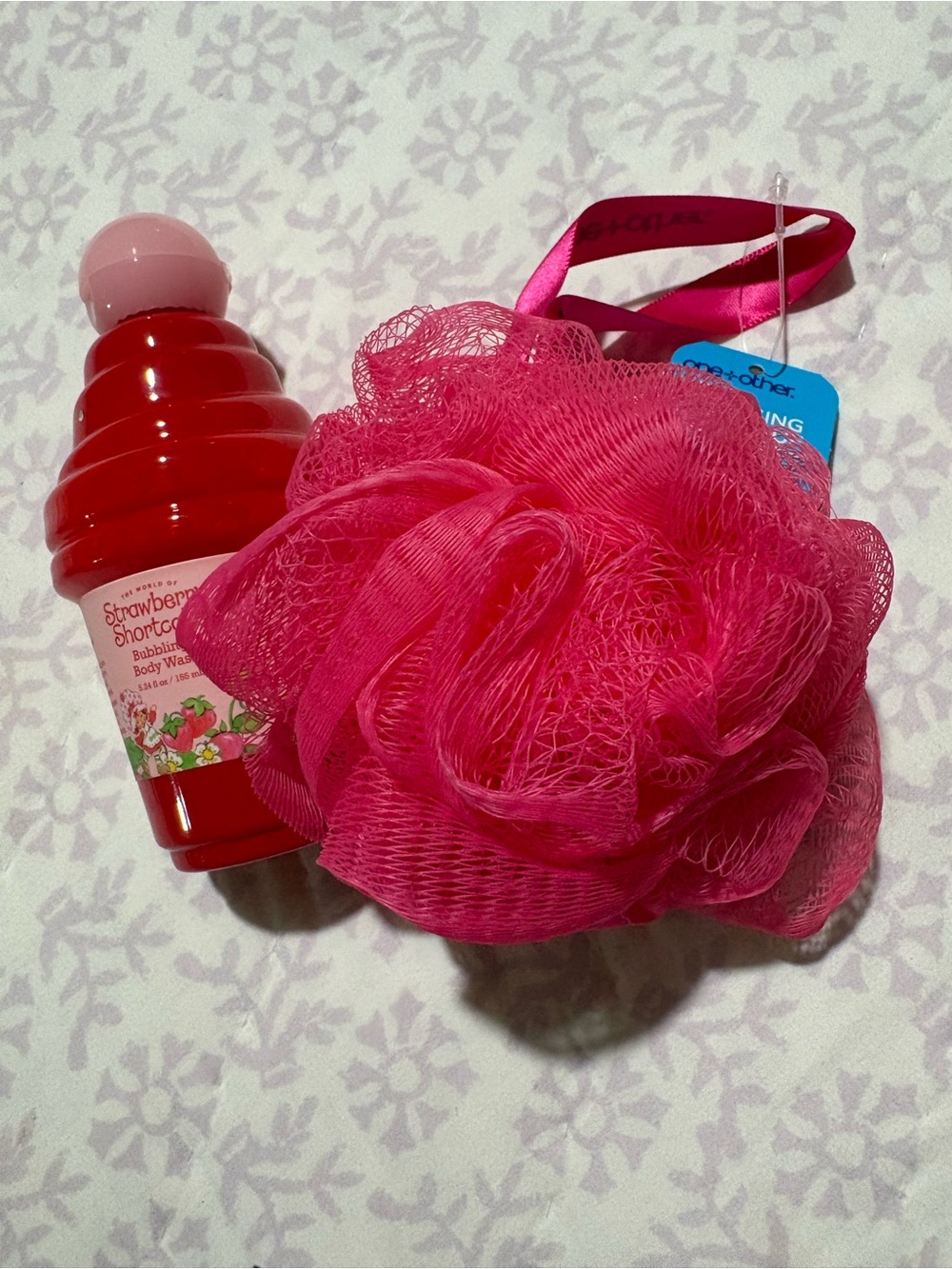 Strawberry Shortcake Pink Body Wash & Bath Pouf Set